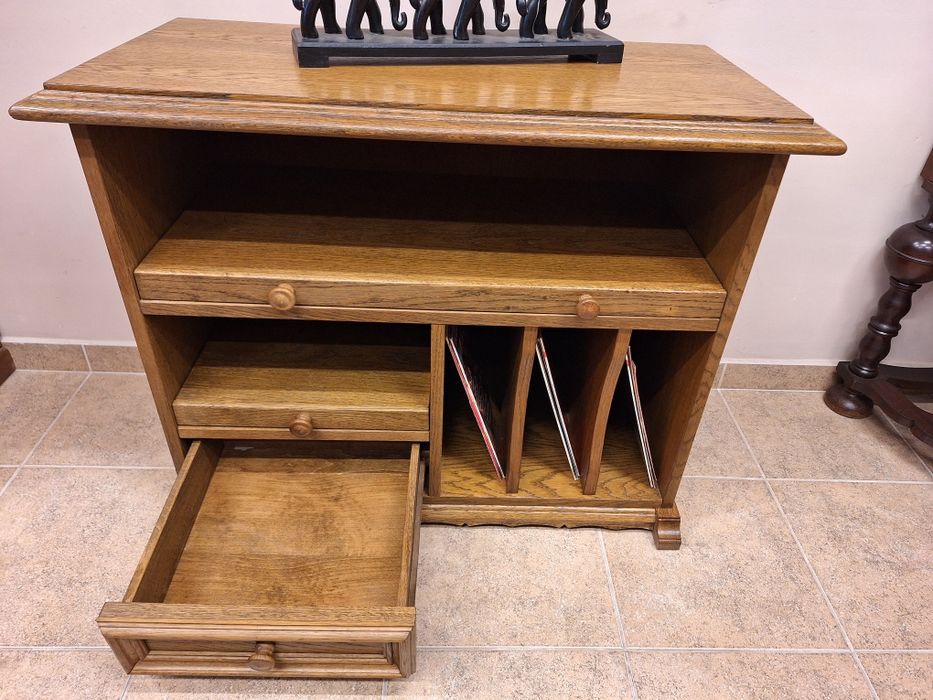 TV шкаф с подвижни плотове