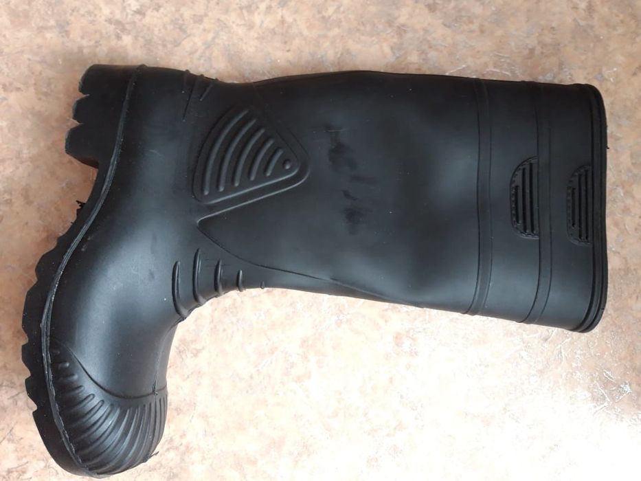 Резиновые сапоги