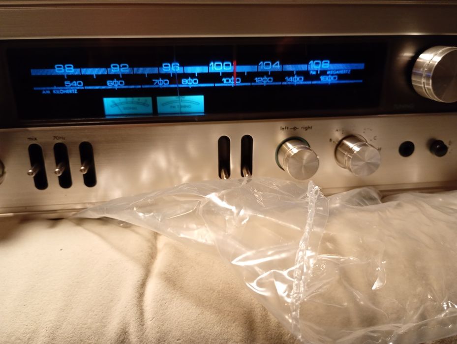 De vanzare - amplituner  Luxman R-800S