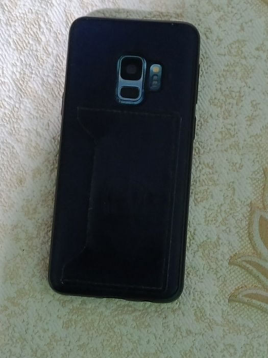 SamsungS9 4/64 yaxshi ishlaydi qotmaydi
