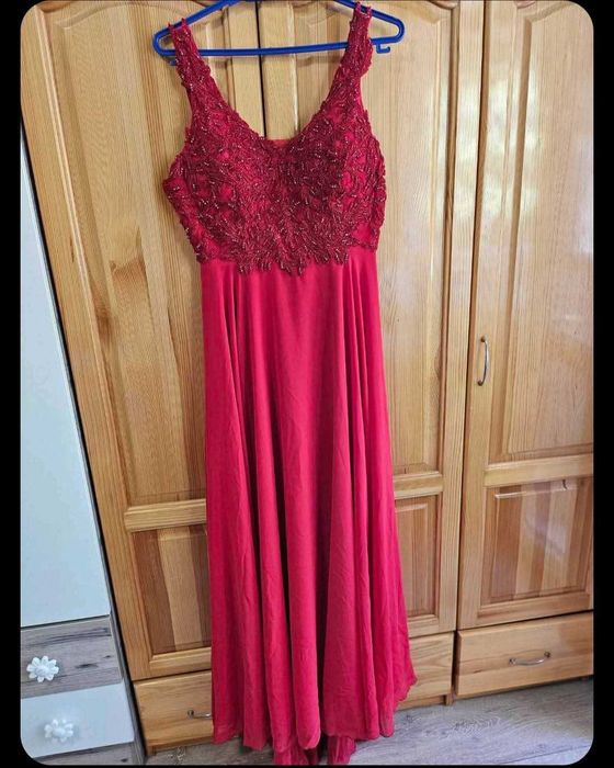 Продавам елегантна рокля