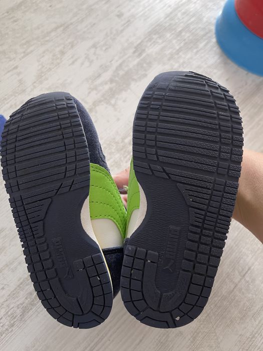 Adidasi Puma marimea 22