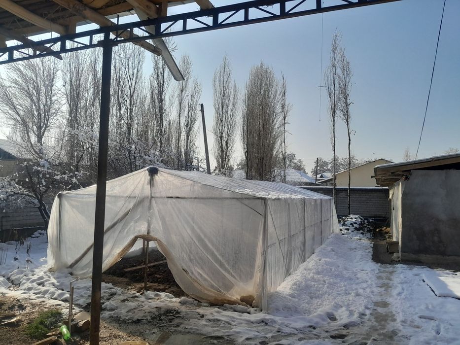 Uy sotiladi Yuqorichirchiq tumani qorasuv yahshi xonadon sevet gaz dgf