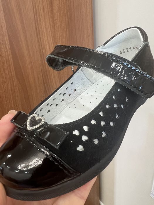 Продам детские туфли