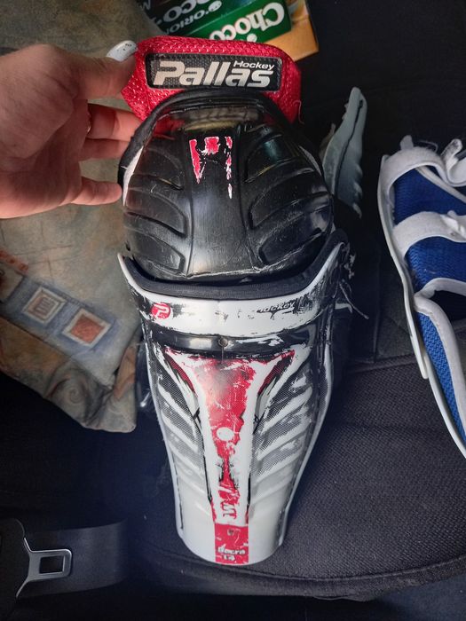 Продам хокейную форму !