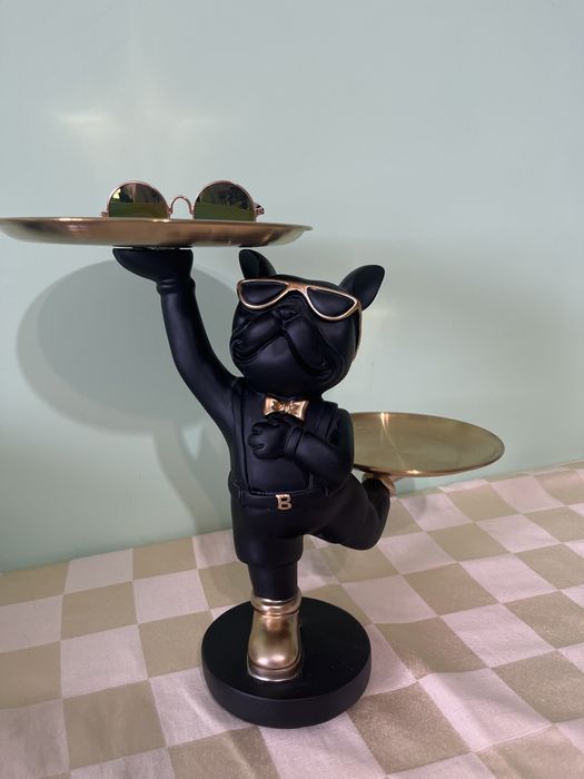 Декоративна фигура куче с поднос