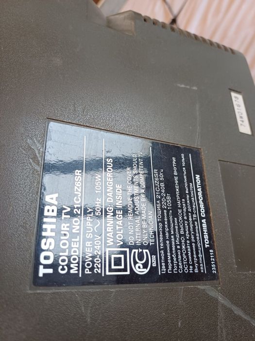 Продам стол и телевизор