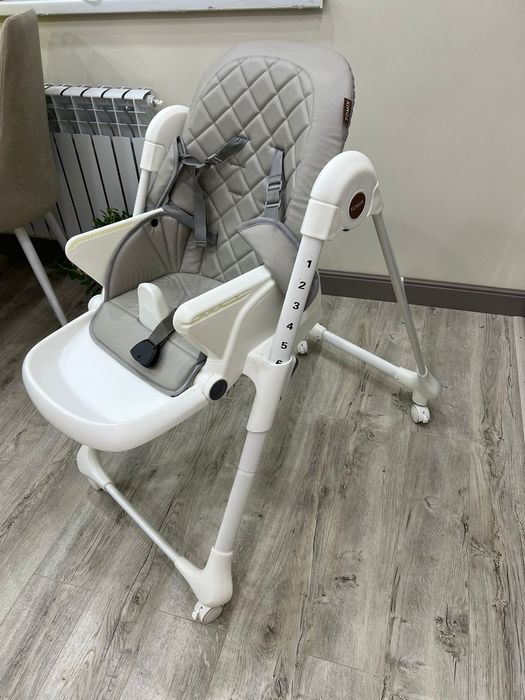Детский стульчик для кормления белый