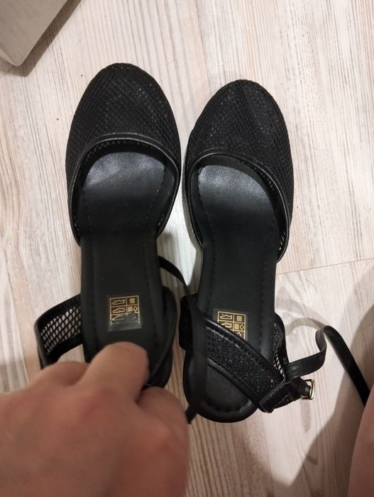 Босоножки женские