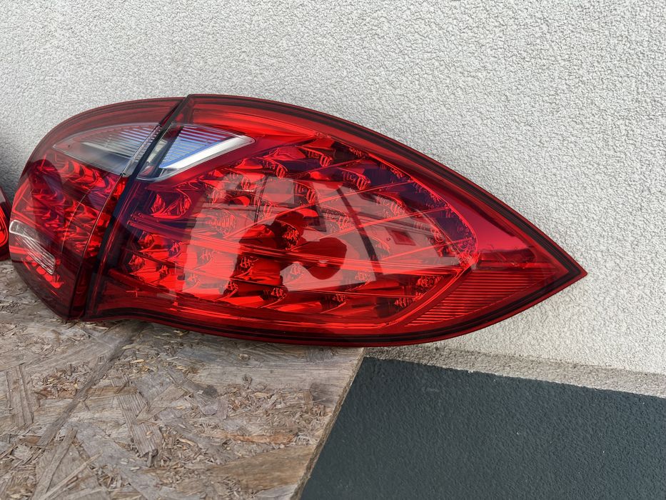 stop lampa tripla dreapta Porsche Cayenne 7P 2011-2014