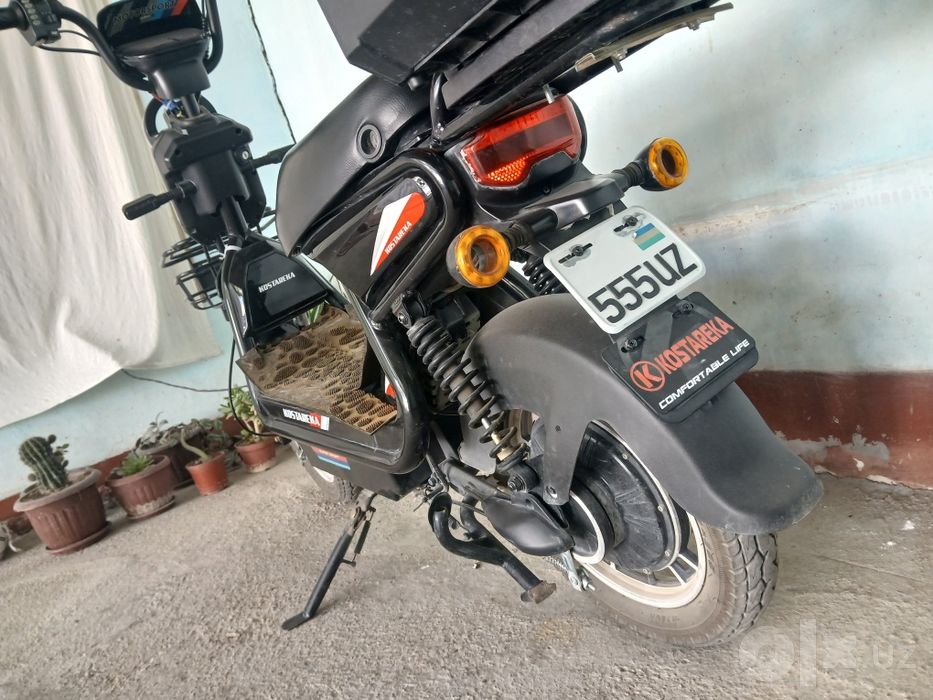 Skuter elektro srochna sotiladi
