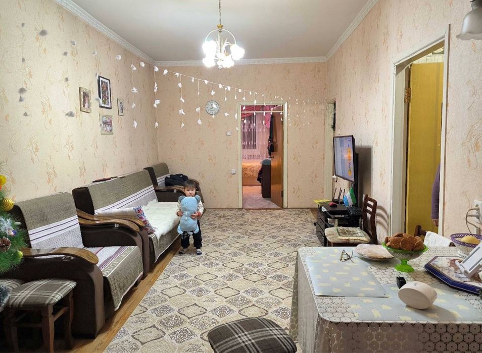 Квартира 2/2/5 50м2 Буюк Ипак Йули, Максим Горький, Художники