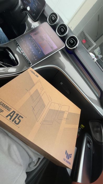 Vand laptop gaming nou