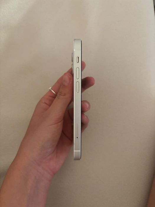 Продавам Iphone 12 mini