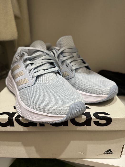 Кроссовки Adidas женские ,38 размер