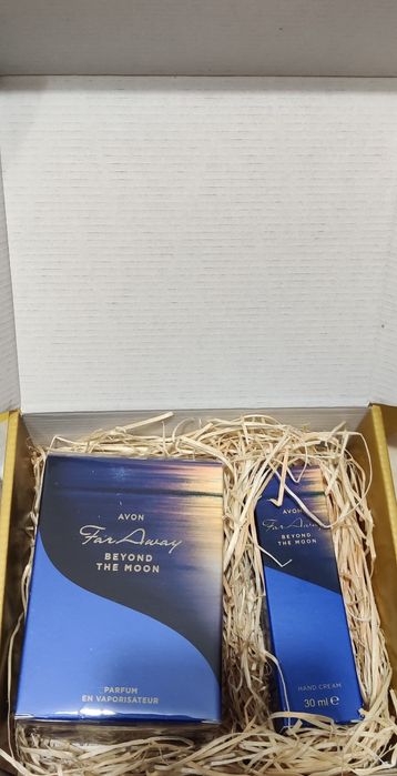 Cutie cadou Far Away Beyond The Moon, Avon - Apa de parfum 50 ml si Cr