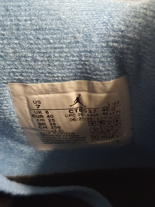 Jordan 4 Retro University Blue