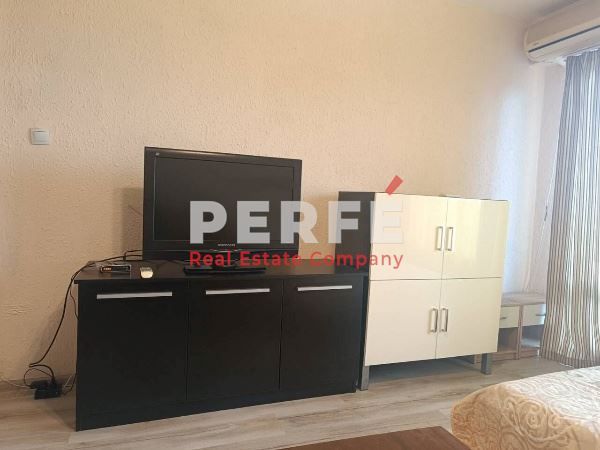 Дава се под наем Едностаен апартамент в Бургас, Славейков - 40 кв.м за 306 € - Снимка #2