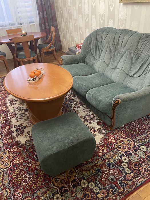Разтегателен диван 3-ка маса и табуретки