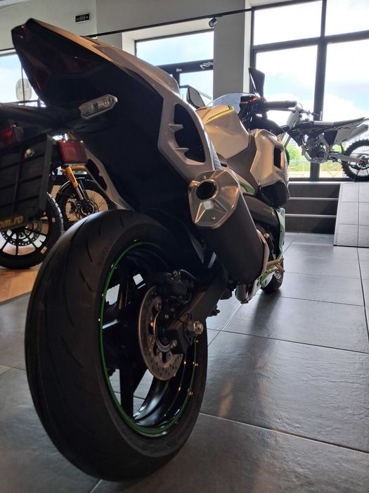 Lichidare Motocicleta Kawasaki Ninja 7 Hybrid 2024 | Finantare rapida