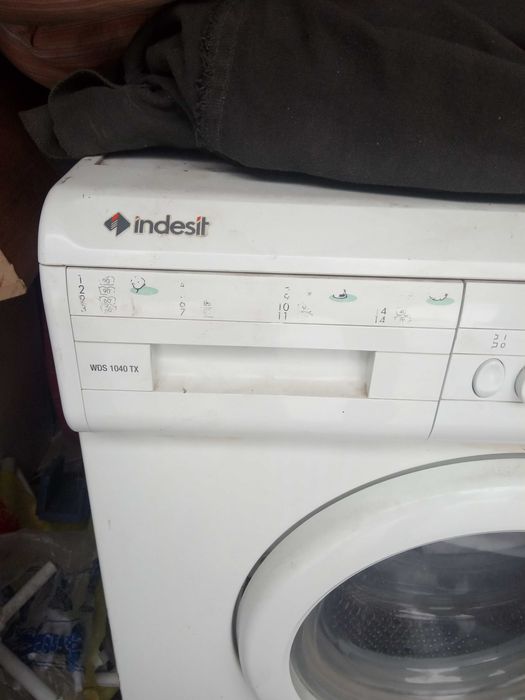 На запчасти Продам Стиральную машину автомат Индезид на запчасти