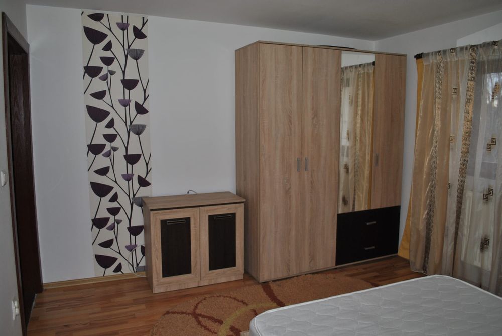 Casa de închiriat,tip duplex ,garaj+grădină!