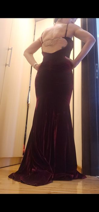 Vând Rochie Eveniment Din Catifea Bordo