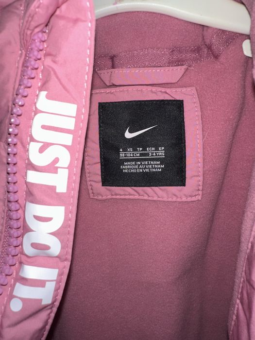 Детско яке Nike; ботуши Moon Boot