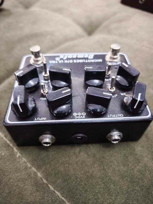 Продавам два китарни/бас ефекта – перфектно състояние