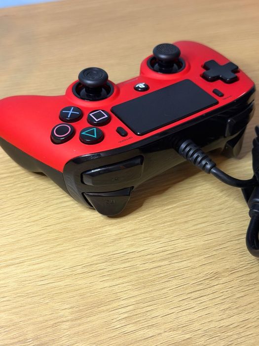 Controller Nacon Wired Compact PS4 / PC (Licențiat Oficial)
