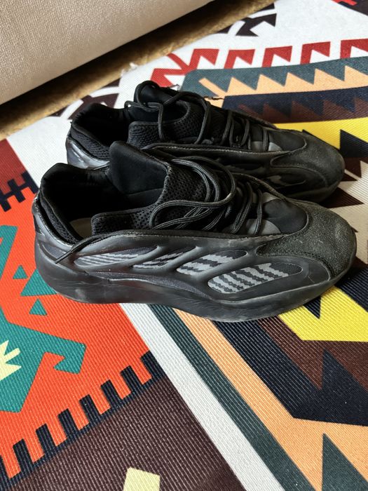 адидас изики 700v3