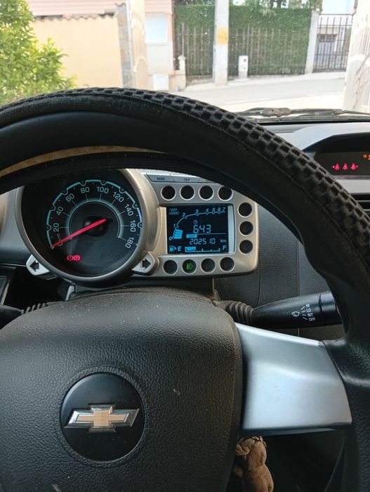 Vând Chevrolet Spark