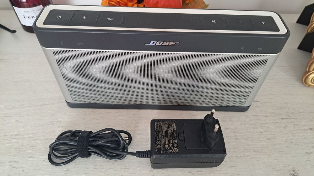 Vînd boxe portabile cu Bluetooth