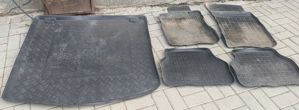 Гумени и Текстилни Стелки; Кори багажник; Xenon завиващ (Dynamic; за части) фар за BMW E60 / E61