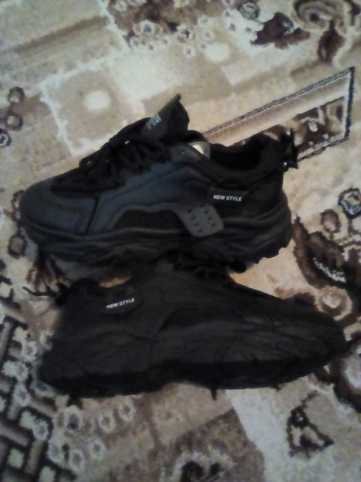 Продам кроссы мужские
