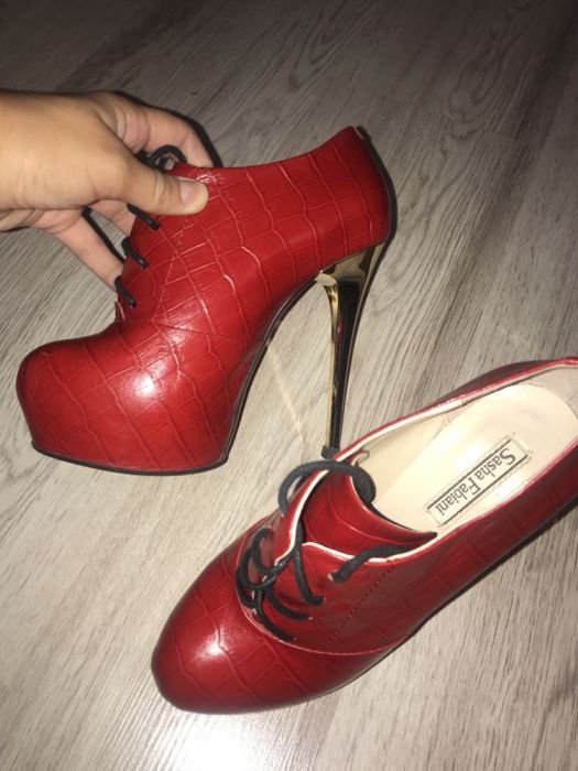 Botine de piele,Sasha Fabiani