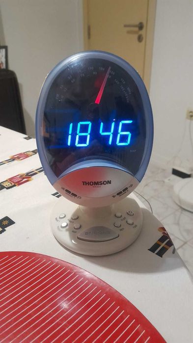 Радиочасовник THOMSON