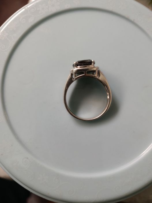 Кольцо серебро с камнем