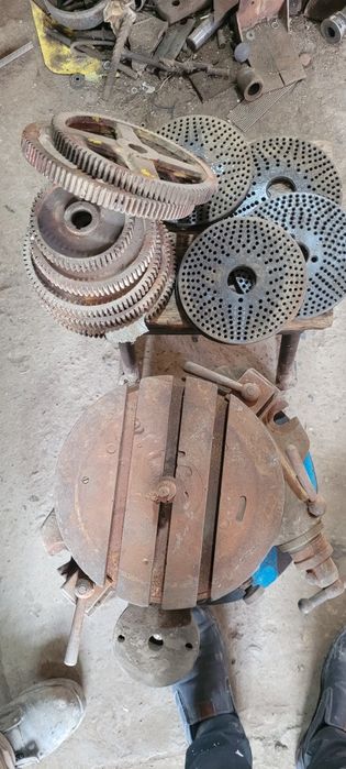 Токарный  фрезир универсалной