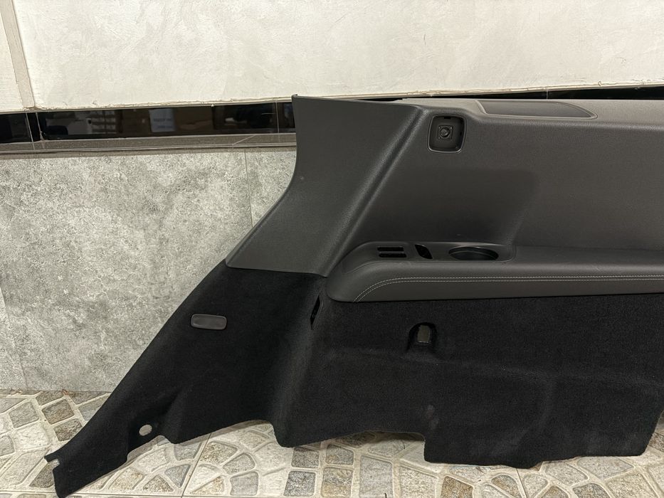 Mercedes Benz GLS Обшивка багажника (боковая панель багажного отсека)