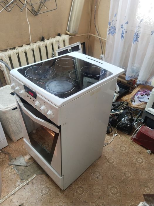 Продам стеклокерамическую плиту Hansa