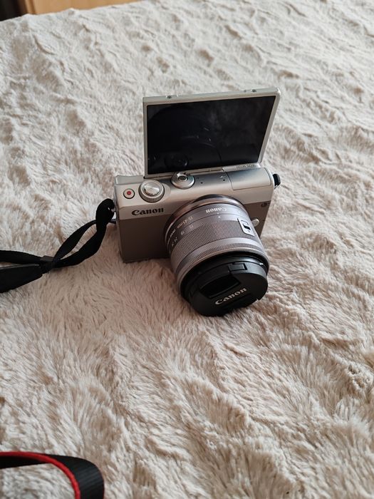 Camera foto mirorless canon m100 +obiectiv 15-45mm