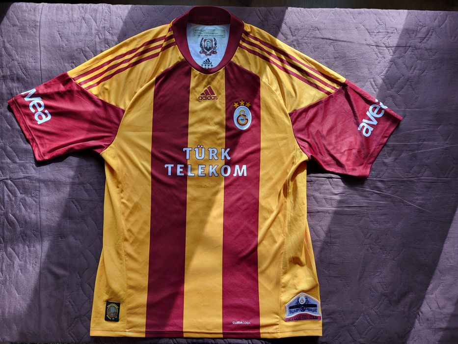 Тениска на Галатасарай