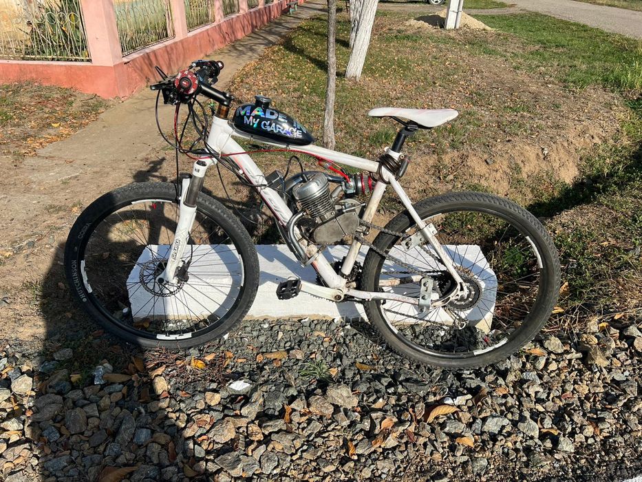 Vând bicicleta cu motor 80cc