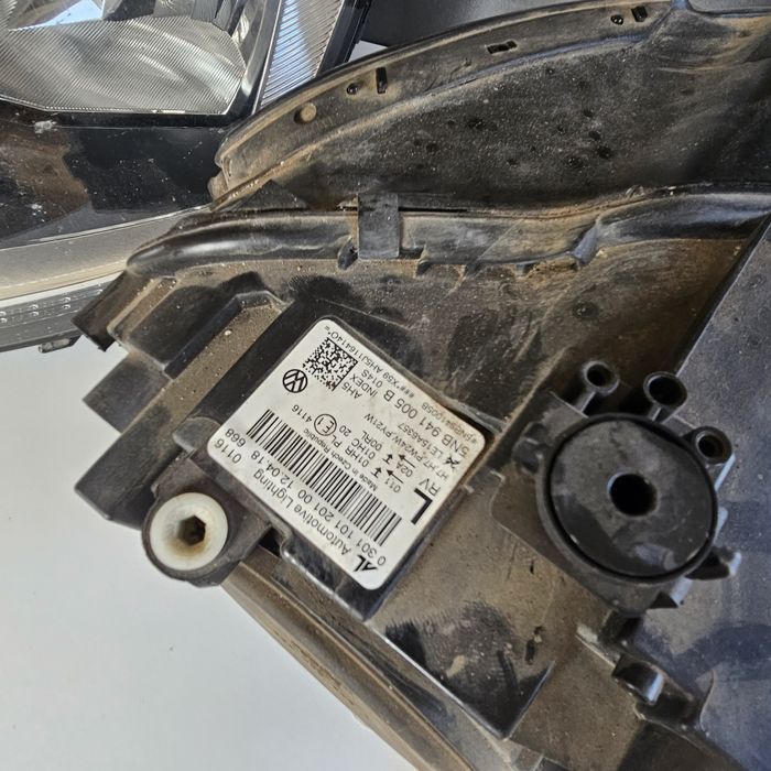 Оригинален Ляв фар за Vw Tiguan 16-20.