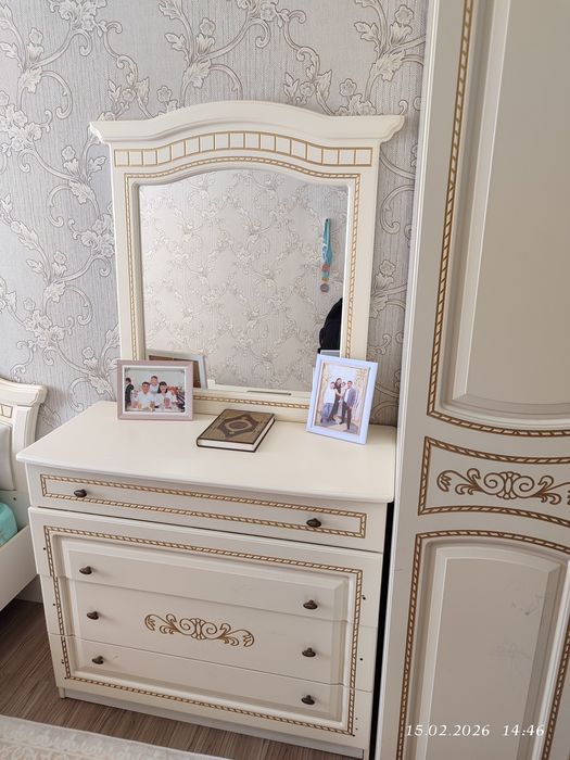 Продам шкаф с комодом