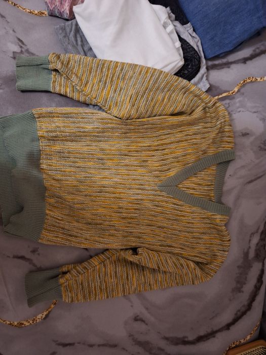 Дамски спортни дрехи и блузи  М