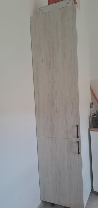 Продам срочно пенал 40ширина глубина 60 высота 2.20 за 30.000 самовыво