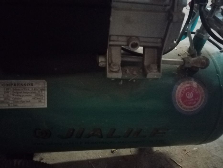 Компрессор сотилади