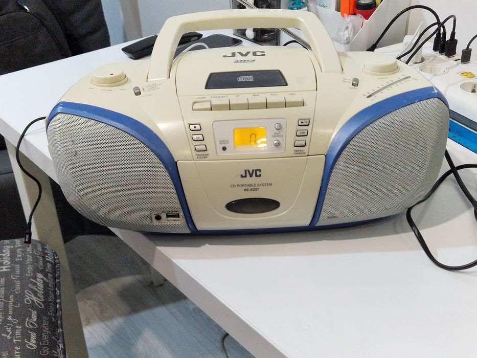 Radio casetofon cu CD JVC